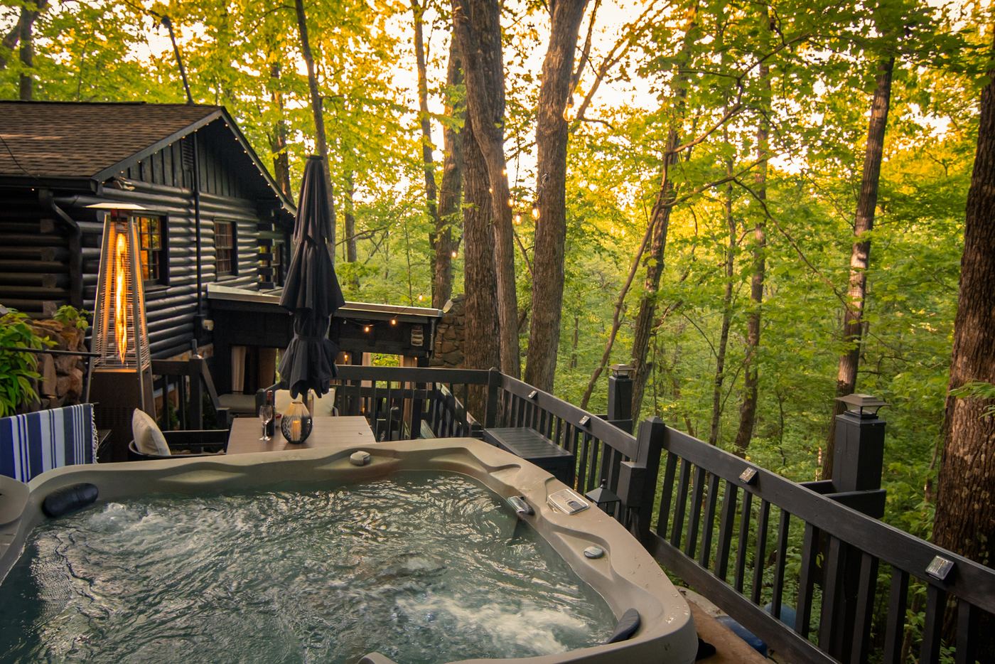 Cliffside terrace & hot tub 2