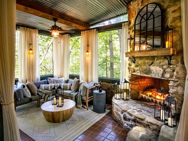 Outdoor fireplace